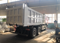 Sinotruk Howo Tipper Dump Truck 400Hp 6 × 4 20CBM cilindro hidráulico de elevação frontal