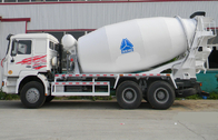 Misturador concreto montado reboque do caminhão do misturador concreto de canteiro de obras