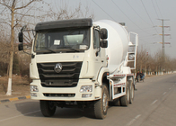 Caminhão do misturador de cimento da bomba hidráulica da eficiência elevada para o canteiro de obras