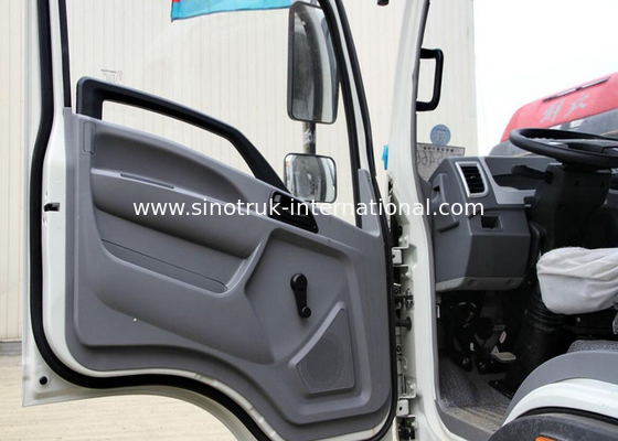 Os bens pequenos que transportam camioneta dois sentam o único beliche com A/C