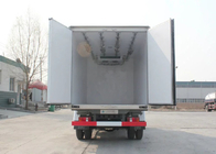 Os alimentos congelados refrigerados transportam a carne vacinal dos veículos/o caminhão refrigerado leite do alimento