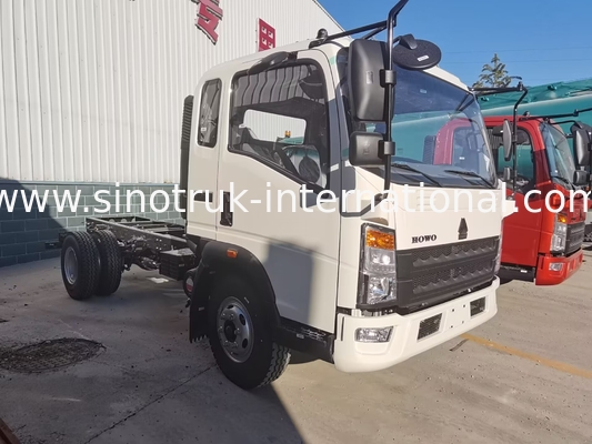 HOWO Pequenas mercadorias transportando caminhões de carga leve dois lugares de cama única com chassi A / C LHD