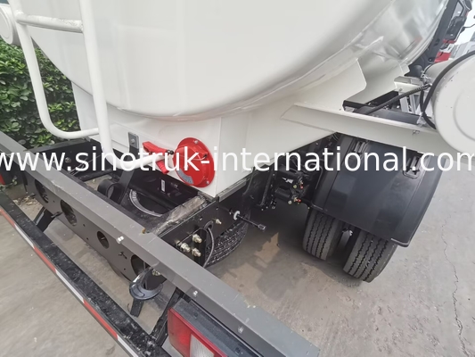 SINOTRUK HOWO 4X2 6 rodas Caminhão de tanque de óleo 5-6CBM