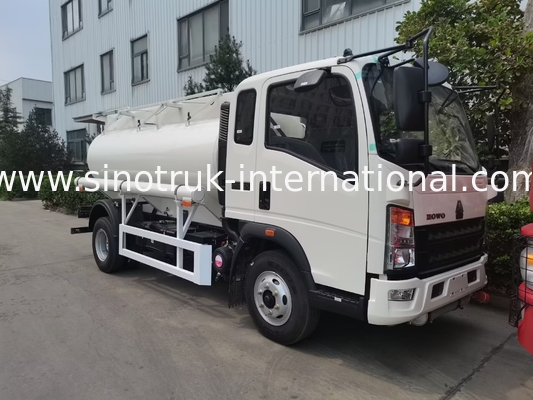 SINOTRUK HOWO 4X2 6 rodas Caminhão de tanque de óleo 5-6CBM