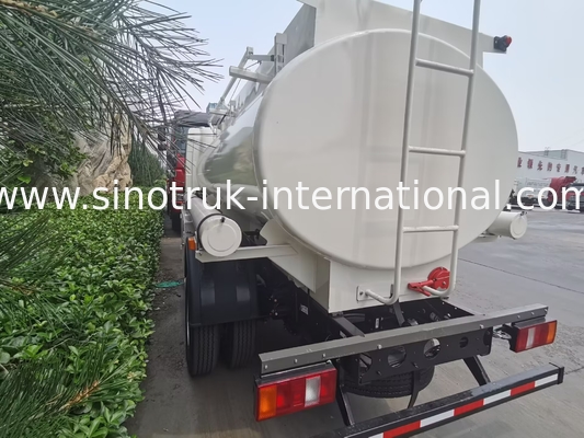 SINOTRUK HOWO 4X2 6 rodas Caminhão de tanque de óleo 5-6CBM
