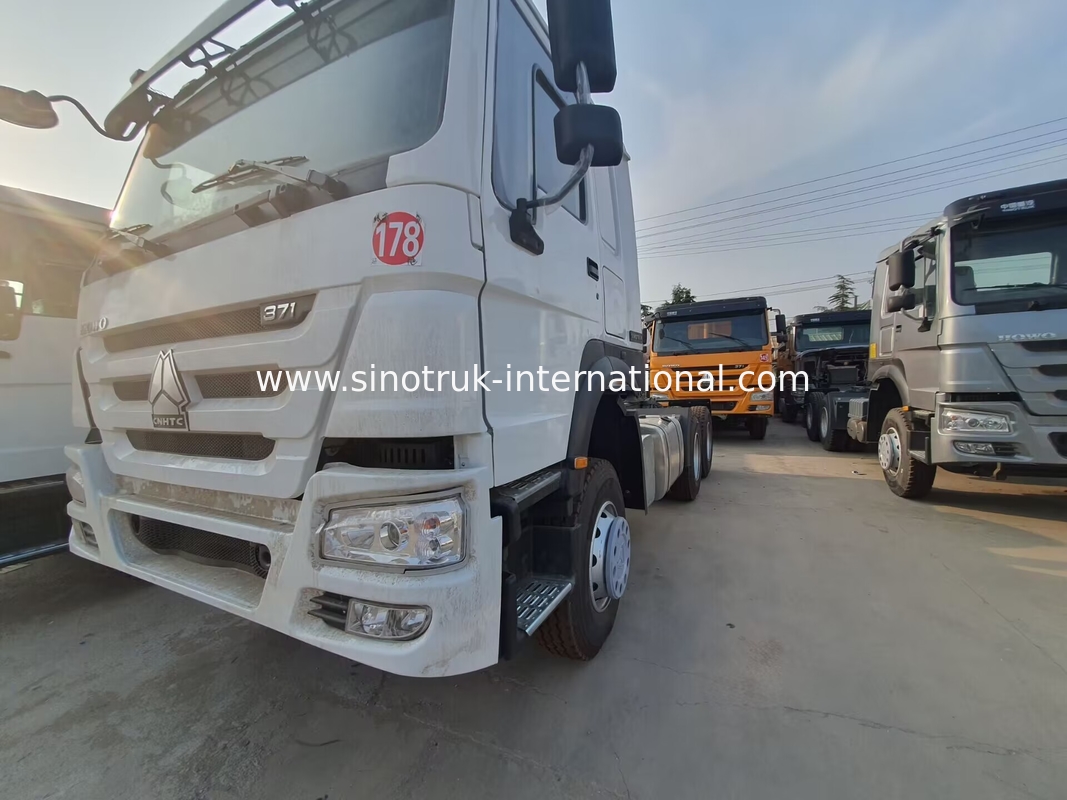 HOWO A7 Caminhão de trator usado LHD 6X4 Euro 2 371 HP Com direção hidráulica assistida por potência Branco