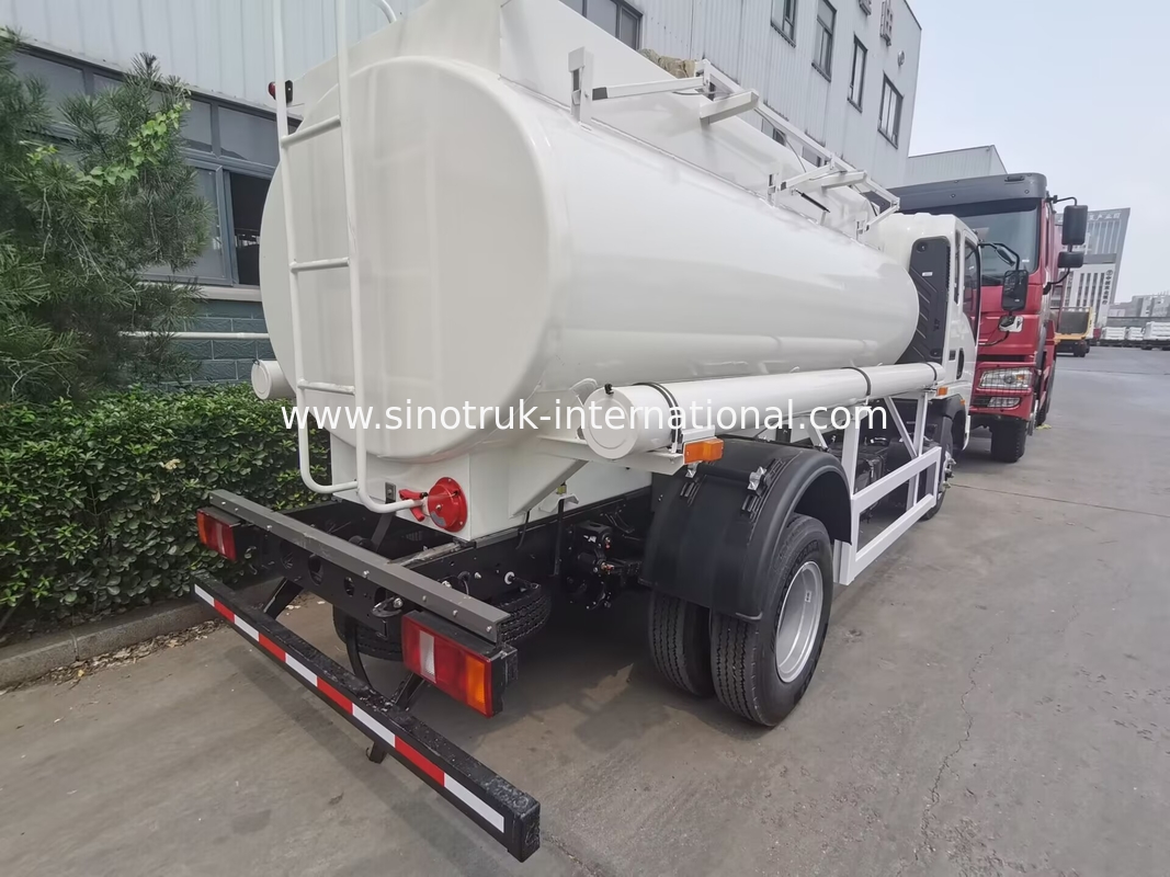 SINOTRUK HOWO 4X2 6 rodas Caminhão de tanque de óleo 5-6CBM