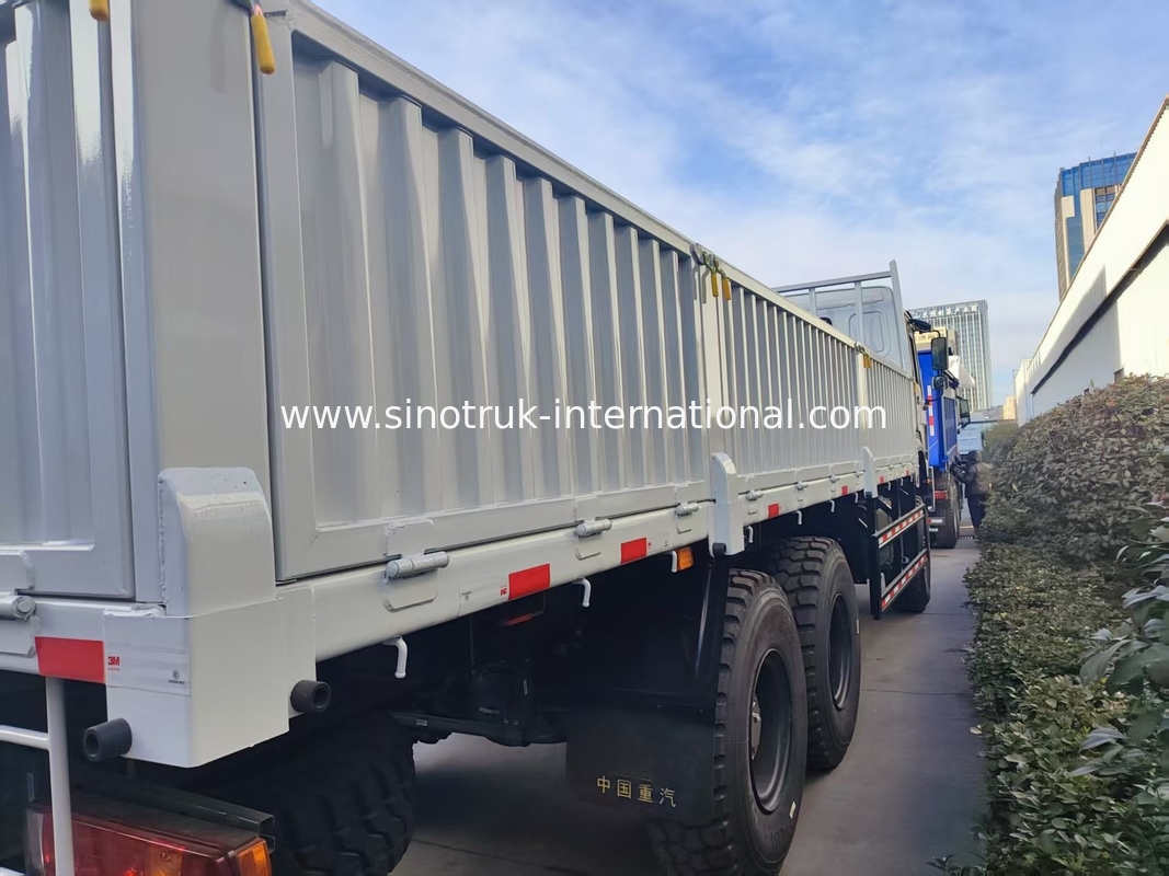 Desbloqueie o poder e a versatilidade de todos os conquistadores Branco HOWO 6x6 400HP Off - Road Cargo Truck