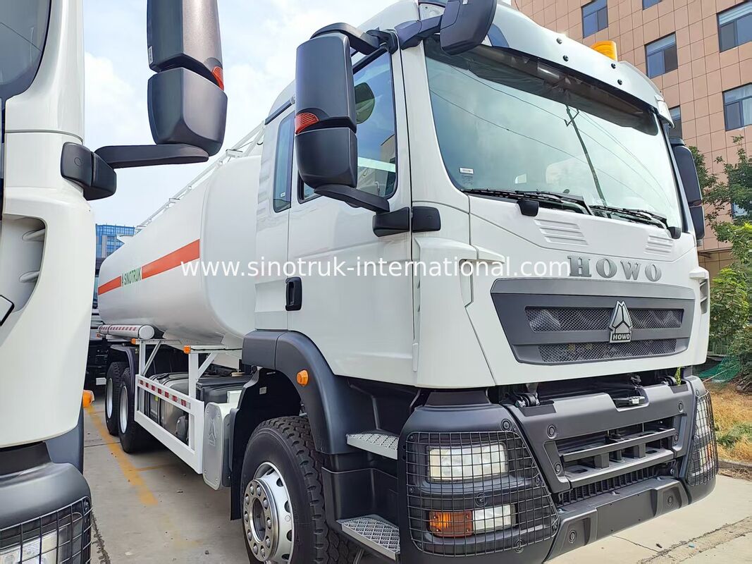 White HOWO TX 6×4 Carrinho de Transporte de Combustível 336HP∙ 25CBM Tanque de Combustível, Desempenho de Transporte Estável