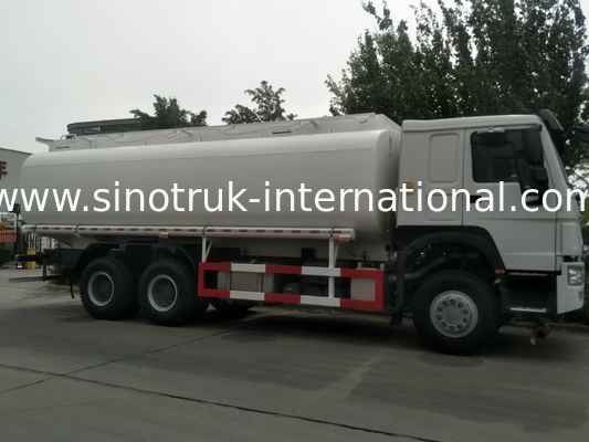 Branco do caminhão de tanque 10Wheels do óleo de SINOTRUK HOWO 6X4 25CBM 400Hp