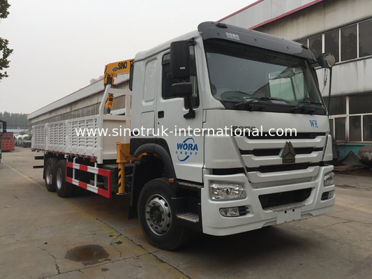 O caminhão de HOWO montou o guindaste móvel 5 toneladas de 4X2 LHD ZZ1127G4215C1
